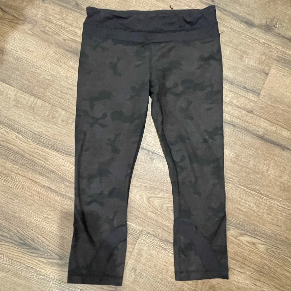Lululemon camo crop leggings
